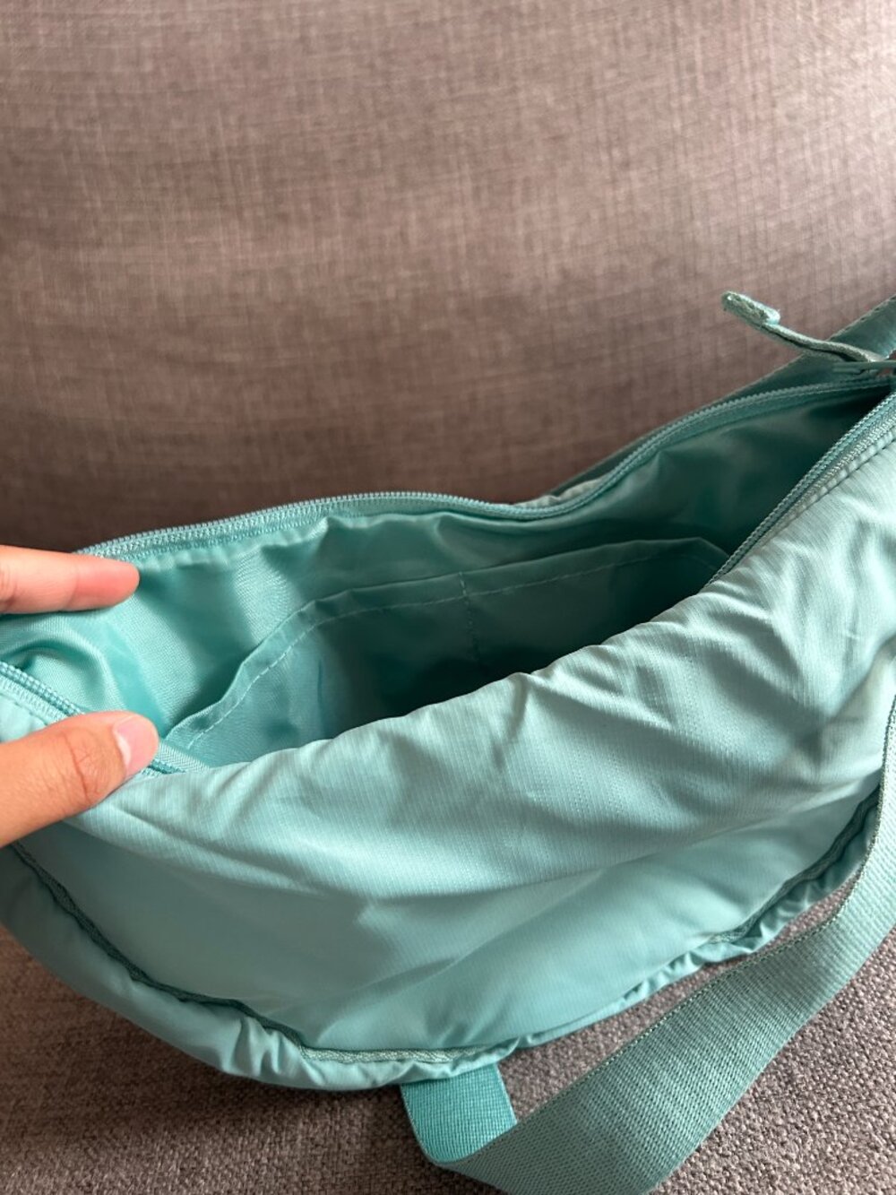 Uniqlo Round Mini Crescent Shoulder Bag Teal Blue Mint Green Nylon - Picture 5 of 9